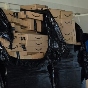 Colis Amazon en palette de 100 kilos